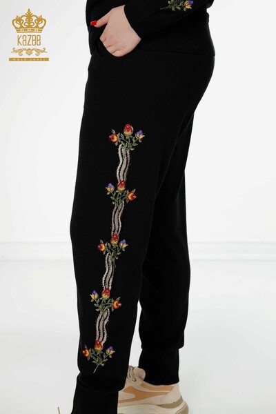 بدلة رياضية نسائية للبيع بالجملة بنمط زهور ملون أسود - 16528 | كازي - Thumbnail