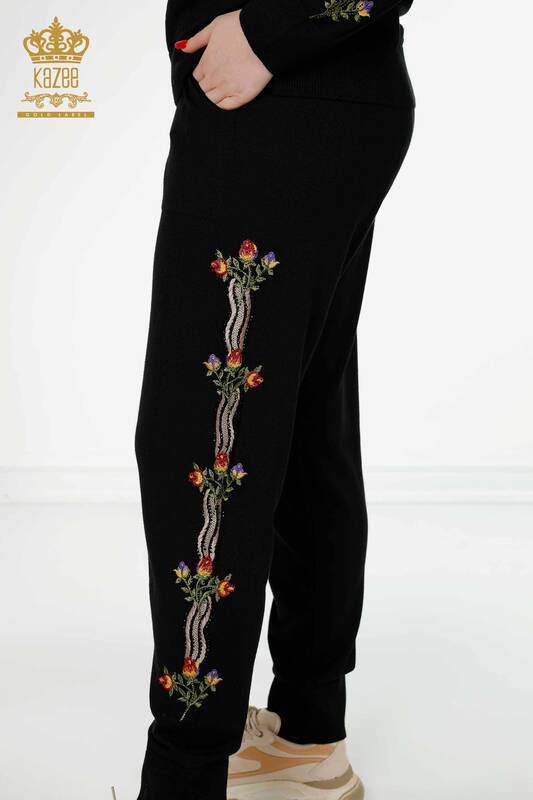 بدلة رياضية نسائية للبيع بالجملة بنمط زهور ملون أسود - 16528 | كازي