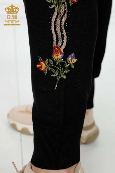 بدلة رياضية نسائية للبيع بالجملة بنمط زهور ملون أسود - 16528 | كازي - Thumbnail
