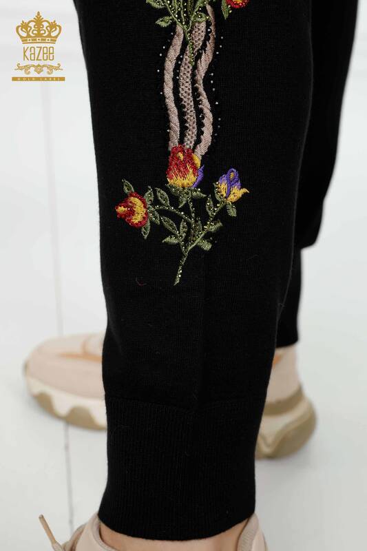 بدلة رياضية نسائية للبيع بالجملة بنمط زهور ملون أسود - 16528 | كازي