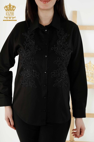 قميص نسائي بالجملة - مزين بالزهور - أسود - 20249 | كازي - Thumbnail