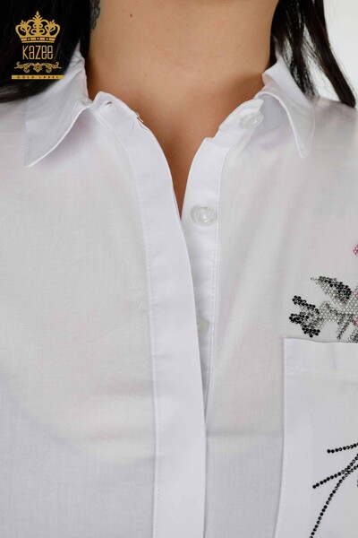 قميص نسائي بالجملة زهرة مطرزة باللون الأبيض - 20112 | كازي - Thumbnail