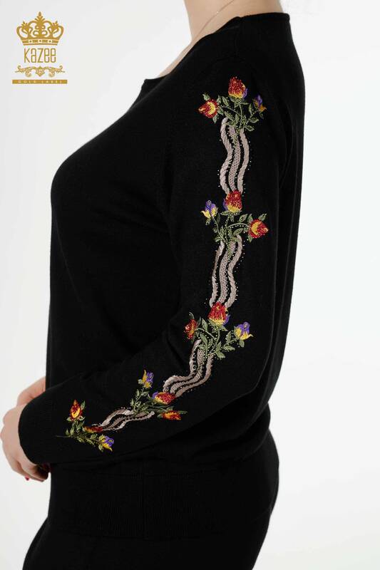Tuta da donna all'ingrosso nera con motivo floreale colorato - 16528 / KAZEE