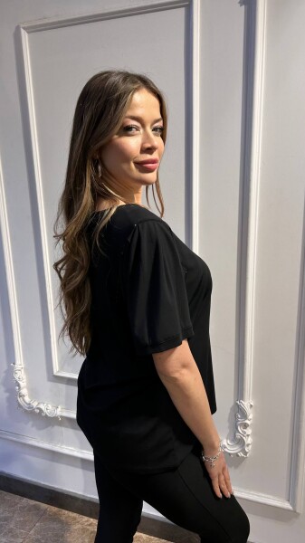 بلوزة سوداء مزينة بالأحجار - 80068 | كازي (طقم من 3 قطع L-XL-2XL) - 3