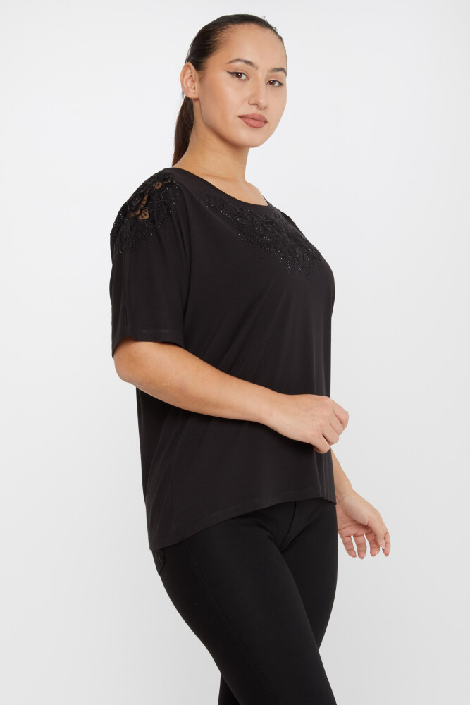 بلوزة وردية مطرزة باللون الأسود - 80062 | كازي (مجموعة من 4 مقاسات L-XL-2XL-3XL) - 2