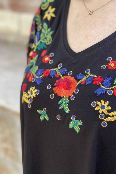 Toptan Kadın Bluz Çiçek Nakışlı Taşlı V Yaka - 77679 | Kazee - Thumbnail