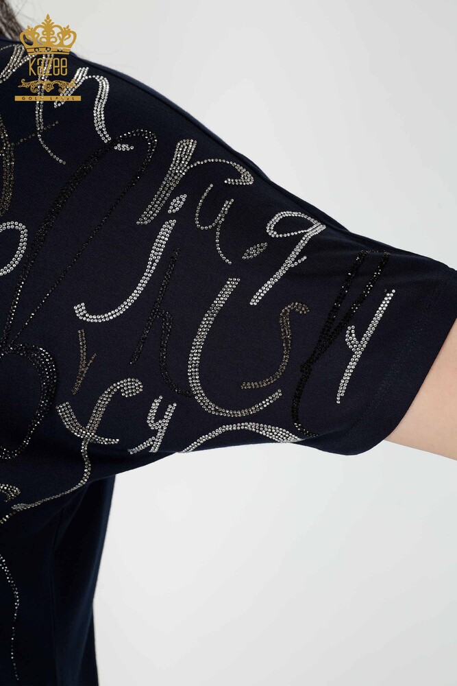 Camicetta blu navy da donna all'ingrosso con dettaglio lettera - 78833 / KAZEE - 5