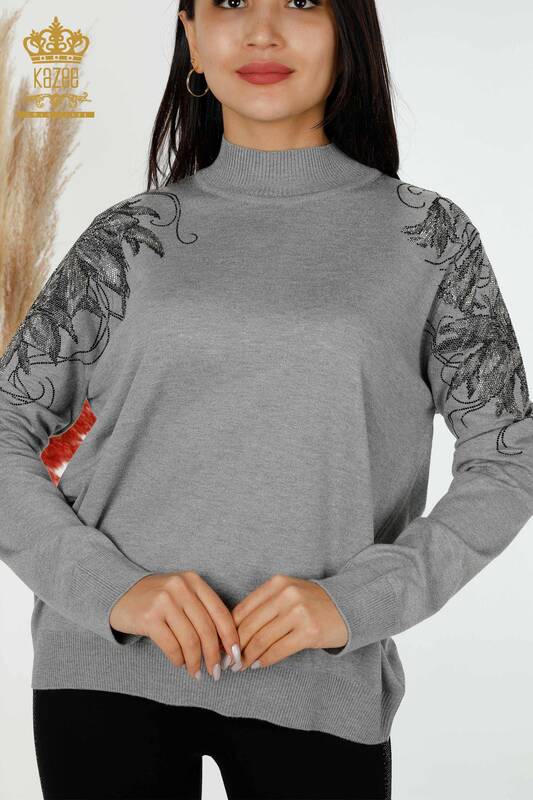 Spalla maglione maglieria donna all'ingrosso grigio con dettaglio floreale-16597 / KAZEE