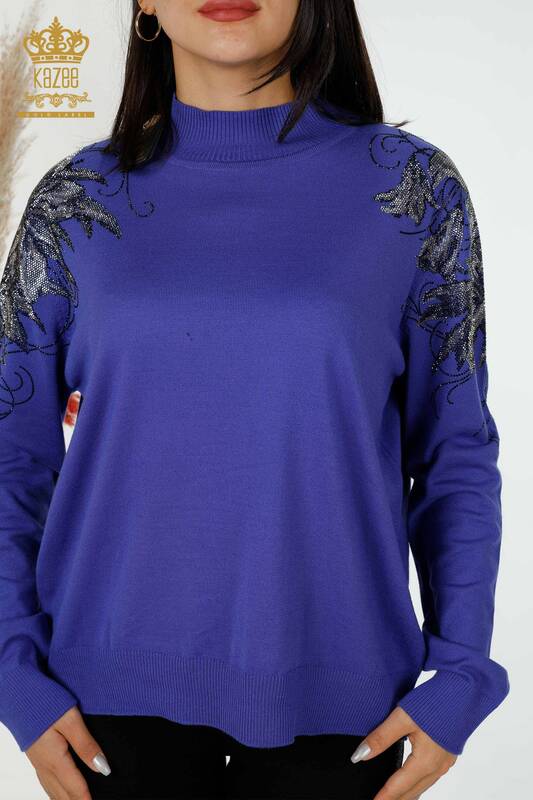 Maglione maglieria donna all'ingrosso con dettaglio fiore spalla viola-16597 / KAZEE