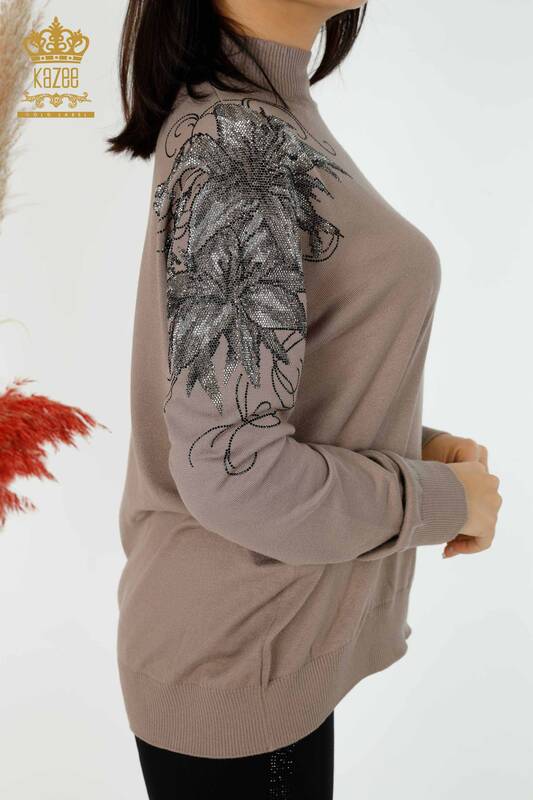Visone della spalla del maglione della maglieria delle donne all'ingrosso con il dettaglio floreale - 16597 / KAZEE