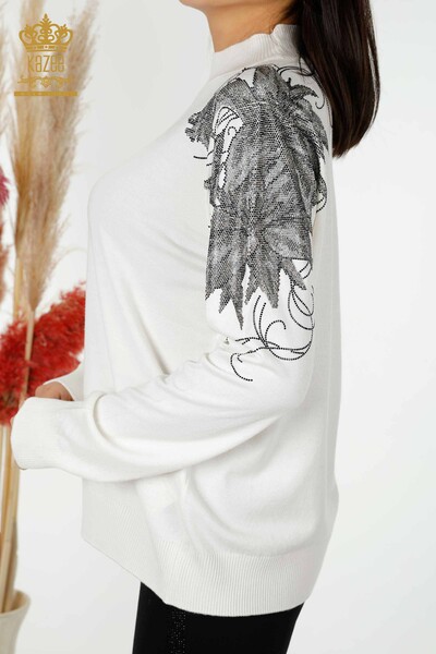 Maglione di maglieria delle donne all'ingrosso con il dettaglio del fiore della spalla Ecru -16597 / KAZEE - Thumbnail