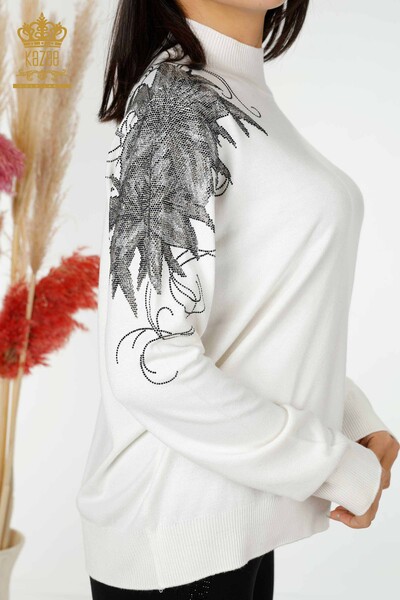 Maglione di maglieria delle donne all'ingrosso con il dettaglio del fiore della spalla Ecru -16597 / KAZEE - Thumbnail