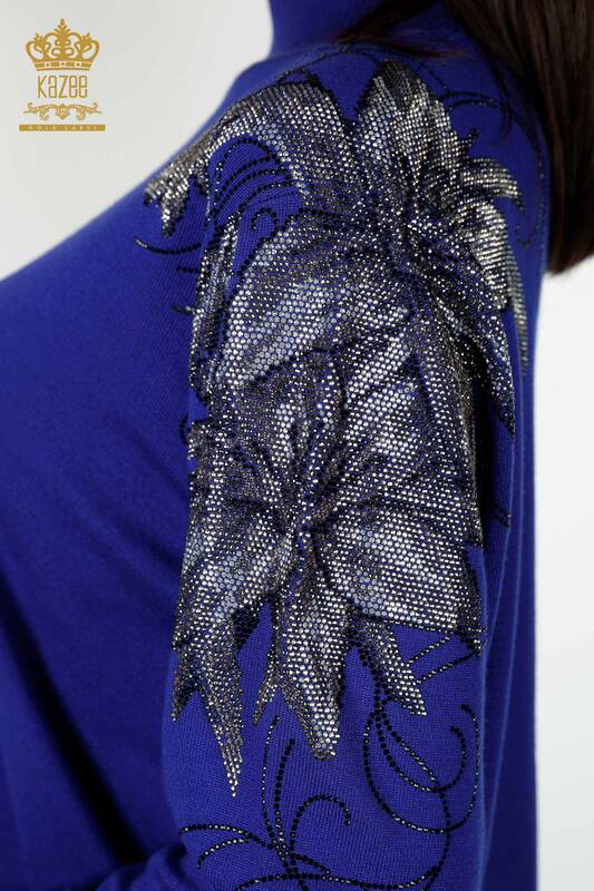 Maglione di maglieria delle donne all'ingrosso con il dettaglio del fiore della spalla Saks -16597 / KAZEE