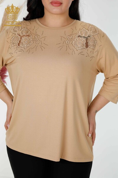 Bluză de damă cu ridicata cu model de flori Bej - 77990 | KAZEE - Thumbnail