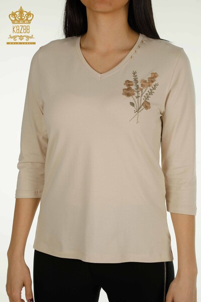 Bluză de damă cu ridicata cu broderie florală bej deschis - 79466 | KAZEE - Thumbnail