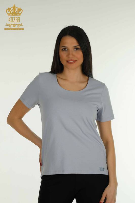 Bluză cu ridicata de damă albastră cu logo - 79560 | KAZEE
