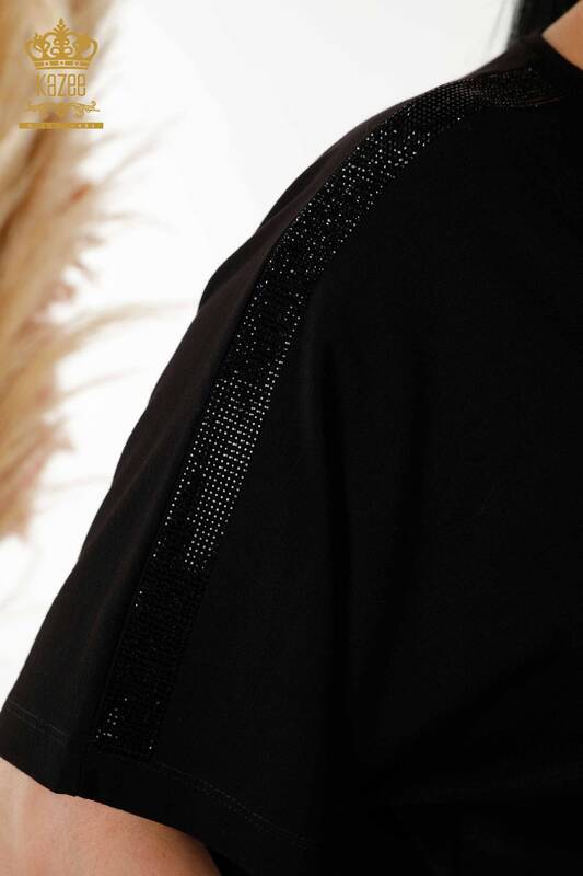 Bluză de damă cu ridicata cu model floral negru - 79121 | KAZEE