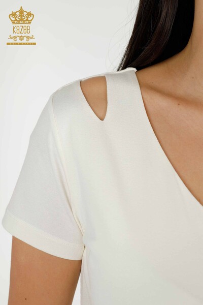 Bluză de damă cu ridicata detaliată pe umeri Ecru - 79220 | KAZEE - Thumbnail