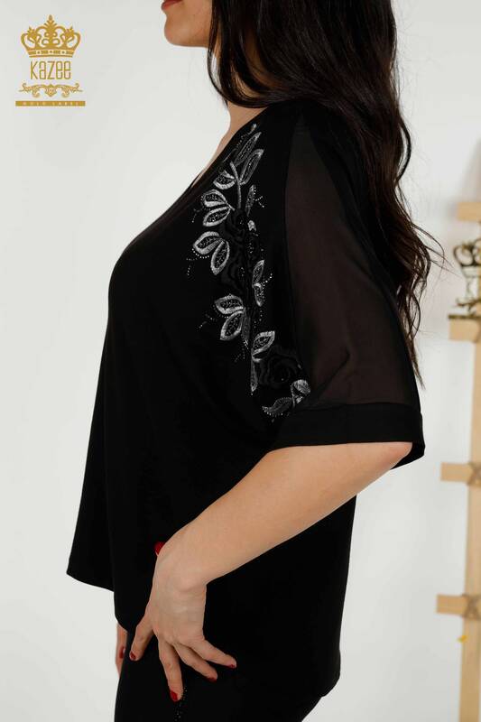 Bluză de damă cu ridicata cu model trandafir neagră - 79095 | KAZEE