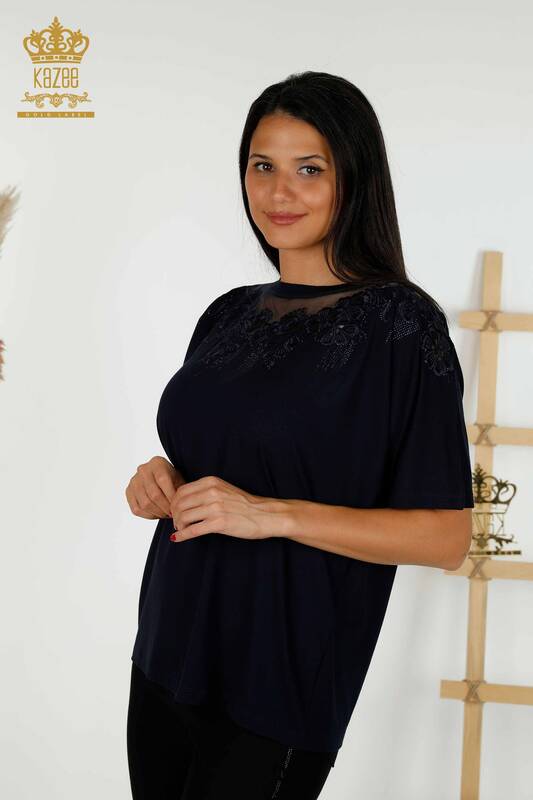 Bluză de damă cu ridicata cu modele florale bleumarin - 79081 | KAZEE