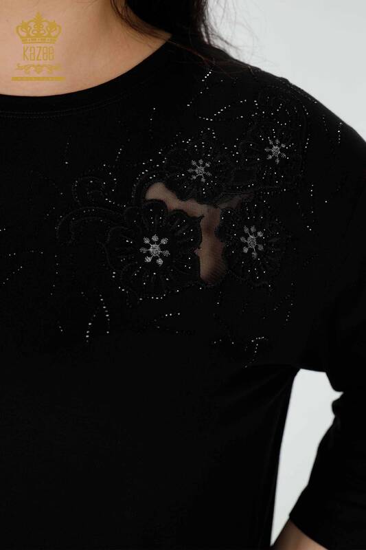 Bluză de damă cu ridicata cu modele florale neagră - 77990 | KAZEE