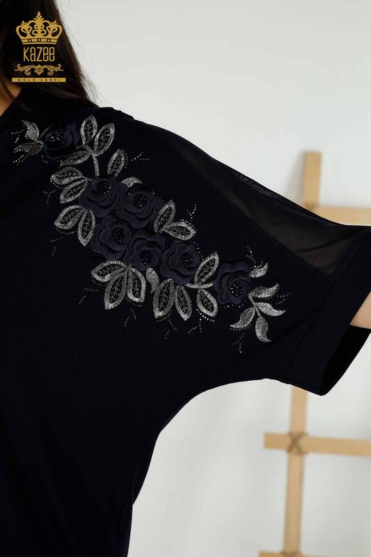 Bluză de damă cu ridicata cu model trandafiri bleumarin - 79095 | KAZEE