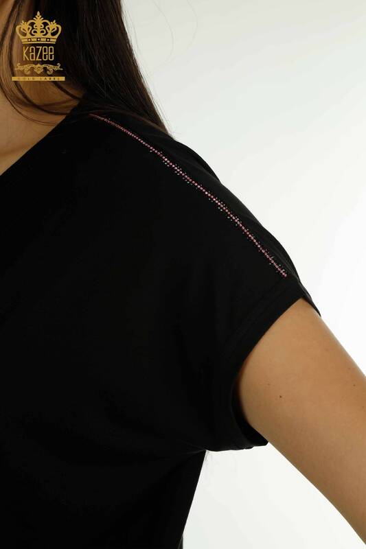 Bluză de damă cu ridicata cu modele florale neagră - 79352 | KAZEE