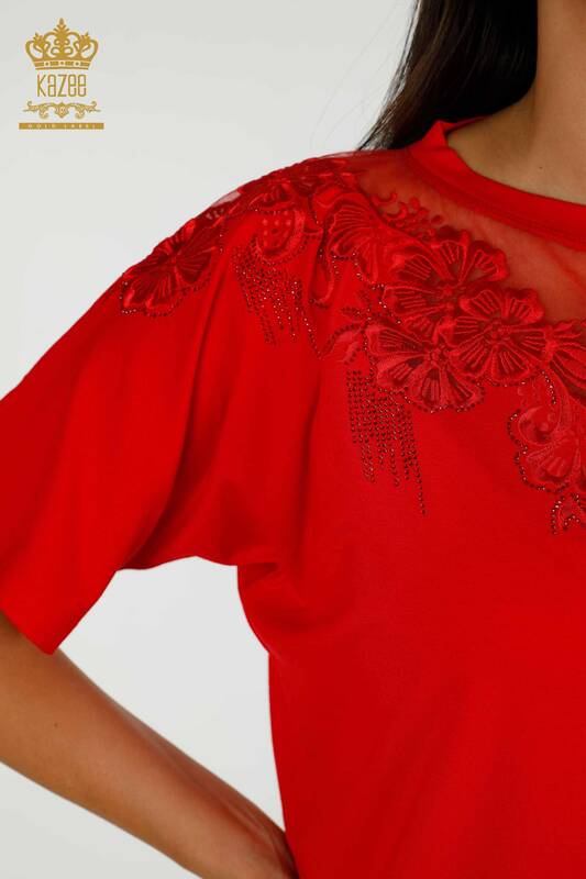 Bluză de damă cu ridicata roșu cu modele florale - 79081 | KAZEE