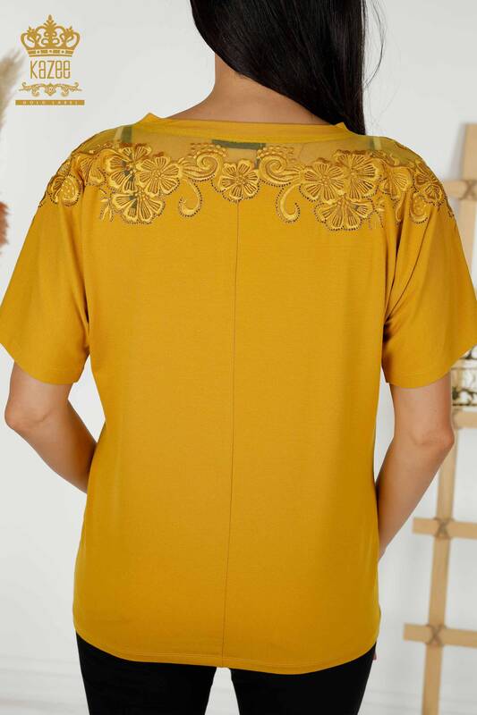 Bluză de damă cu ridicata cu modele florale șofran - 79081 | KAZEE