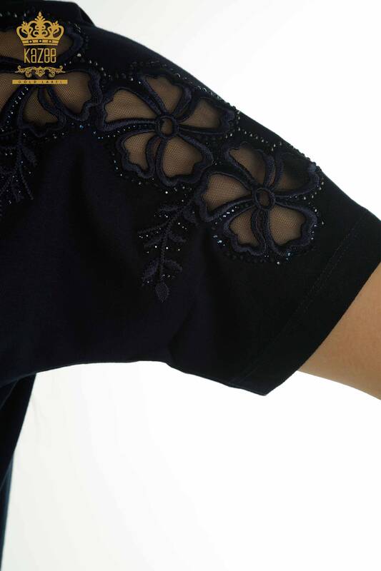 Bluză de damă cu ridicata cu modele florale bleumarin - 79049 | KAZEE