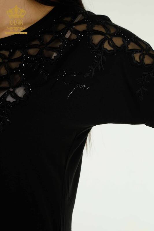 Bluză de damă cu ridicata cu modele florale neagră - 79049 | KAZEE