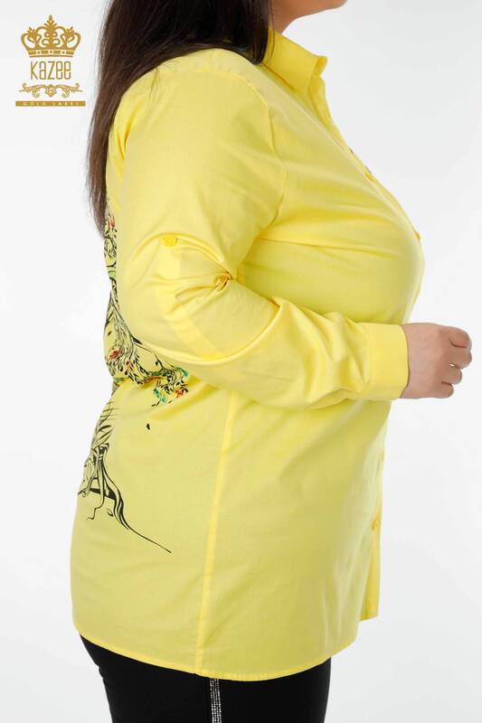 Cămașă cu ridicata pentru femei - cu modele colorate - galbenă - 20085 | KAZEE