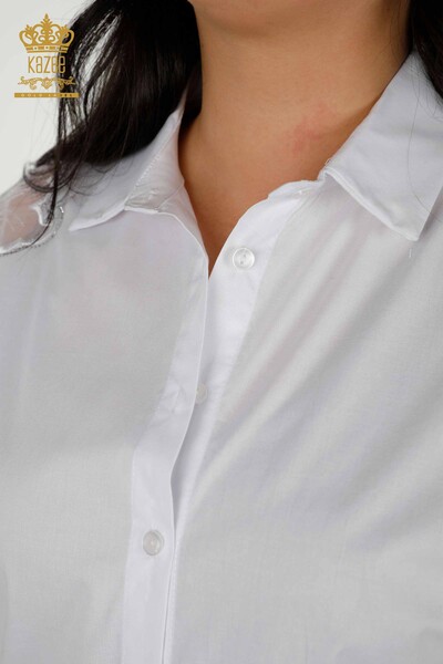 Cămașă cu ridicata pentru femei - albă cu detaliu din tul - 20406 | KAZEE - Thumbnail (2)