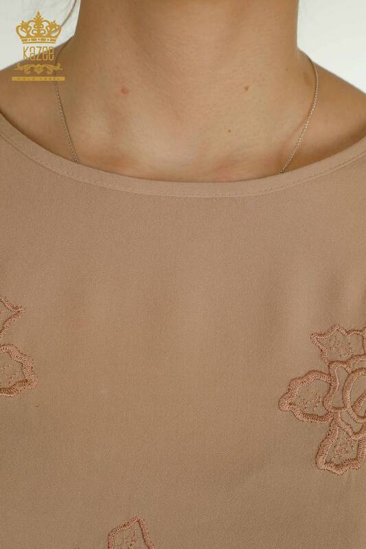 Bluză de damă cu ridicata - Floral Brodat - Bej - 79127 | KAZEE