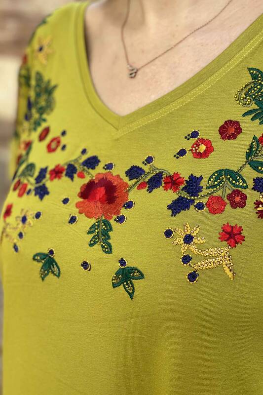 Bluza de dama cu ridicata cu flori cu piatra brodata cu decolteu in V - 77679 | Kazee