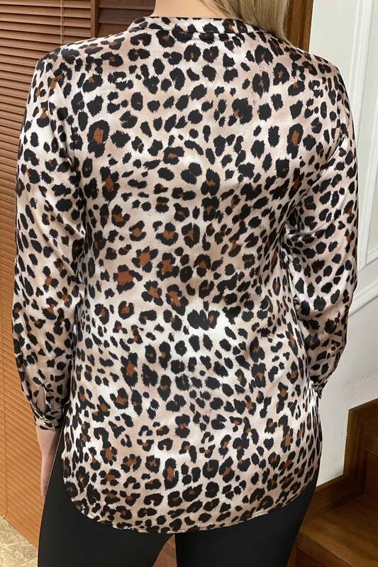Cămașă cu ridicata pentru femei din satin cu model leopard - 17210 | KAZEE