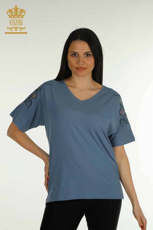 Bluză de damă cu ridicata cu decolteu în V Indigo - 79550 | KAZEE