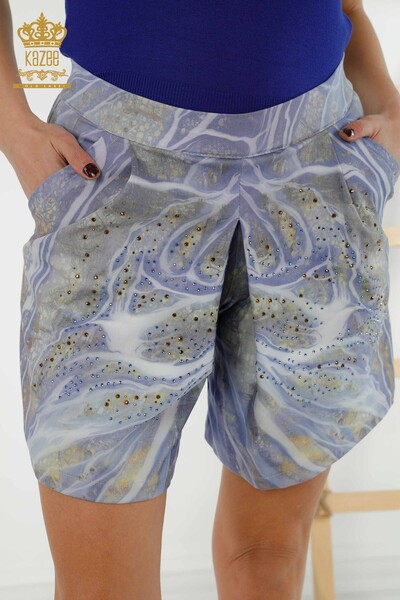 Pantaloni scurți cu ridicata pentru damă, cu modele colorate, brodate cu piatră, albastru - 3640 | KAZEE - Thumbnail