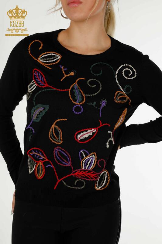 Tricotaj cu ridicata pentru femei Pulover negru cu model de broderie - 30652 | KAZEE