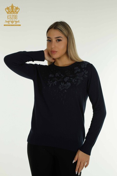 Pulover de tricotaj pentru femei - cu broderie florală - bleumarin - 16849 | KAZEE - Thumbnail