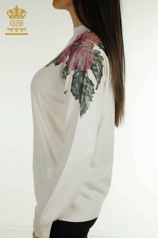 Tricotaj cu ridicata pentru femei Pulover - Umăr flori Detaliat - Ecru - 30542 | KAZEE