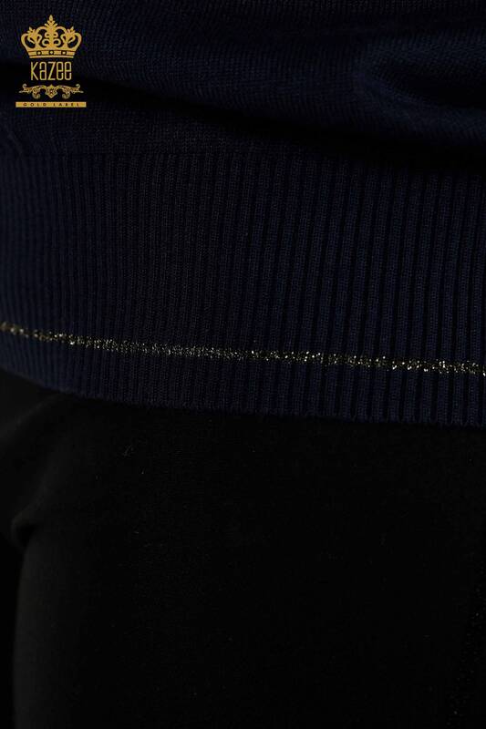 Tricotaj cu ridicata pentru femei Pulover bleumarin cu broderie pe umeri - 30498 | KAZEE