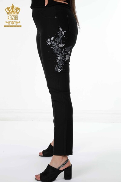 Pantaloni de damă cu ridicata cu buzunare brodate cu piatră și broderie cu flori - 3577 | KAZEE - Thumbnail