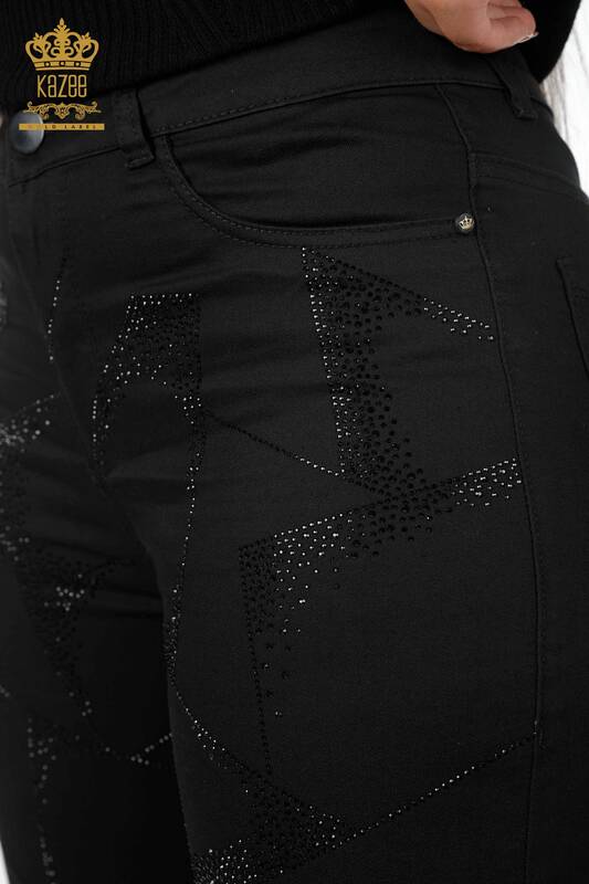 Pantaloni en-gros de damă cu buzunare și detaliu dungi brodate cu piatră - 3583 | KAZEE