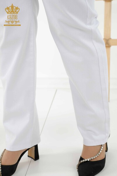 Pantaloni en-gros de damă cu curea cu piatră brodată alb - 3683 | KAZEE - Thumbnail