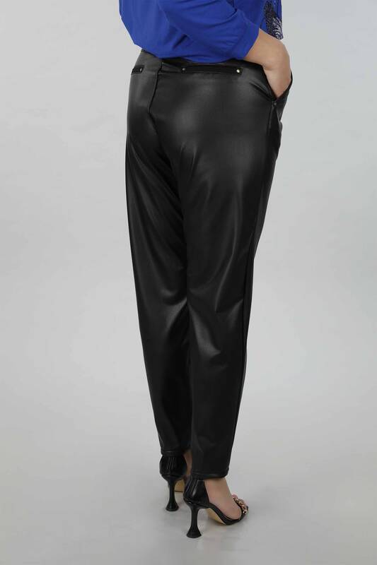 Pantaloni de damă cu ridicata cu detaliu curea din piele și buzunare - 3372 | KAZEE