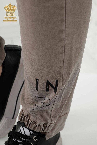 Pantaloni en-gros de damă cu talie elastică maro - 3676 | KAZEE - 6