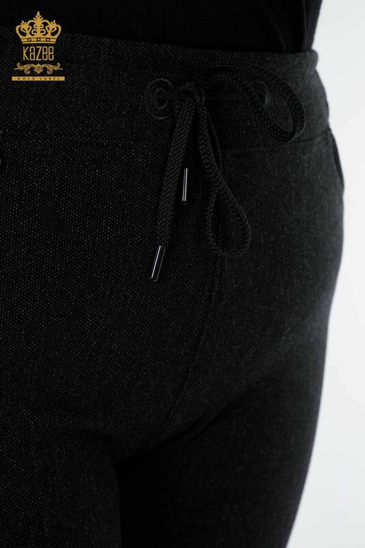Pantaloni de damă cu ridicata negri cu detaliu lanț - 3666 | KAZEE
