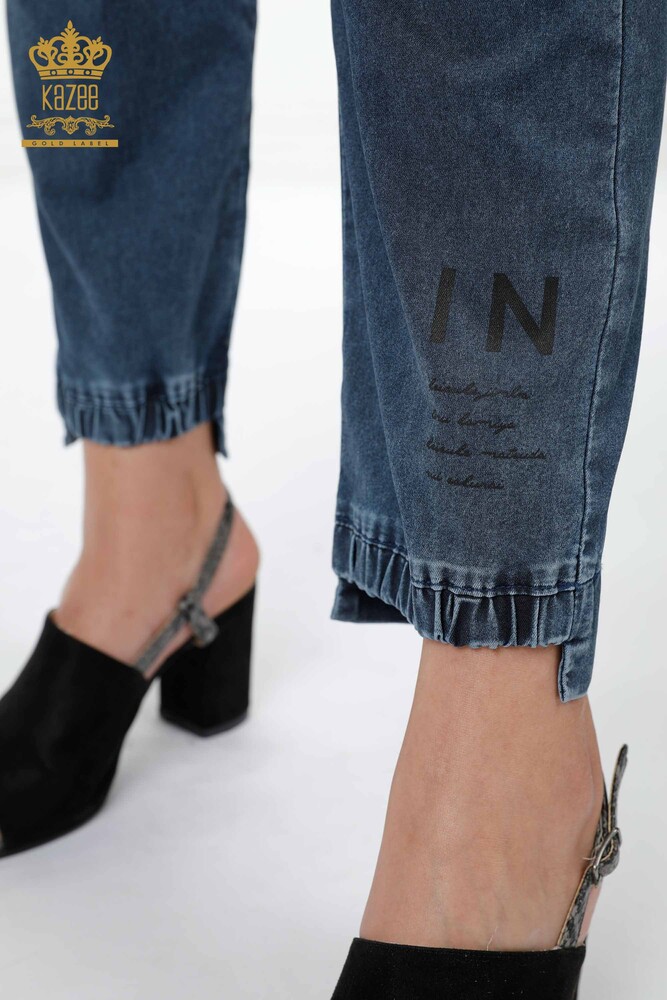 Pantaloni en-gros de damă cu detaliu text, talie elastică și cravată de frânghie - 3499 | KAZEE - 12