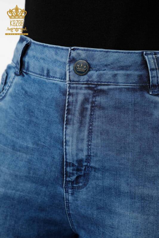 Pantaloni de blugi pentru femei cu detaliu de buzunar și piatră de cristal în dungi - 3590 | KAZEE